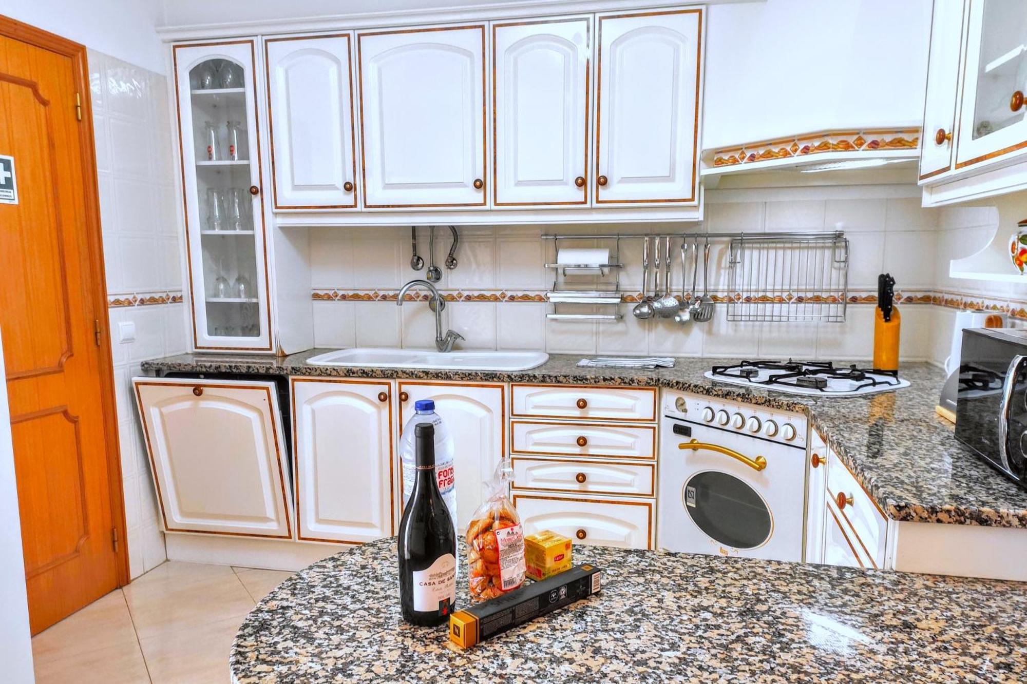 Avenue Apartment กัวเตย์รา ภายนอก รูปภาพ